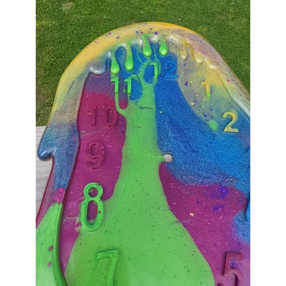 Handmade Resin Dripping Clocks.   1017